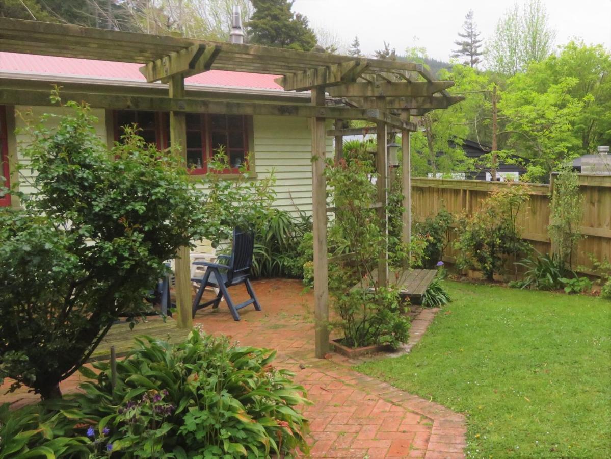 Twin Totara Cottage Upper Hutt Eksteriør bilde