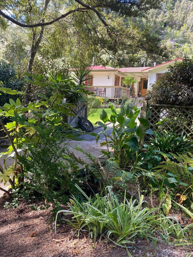 Twin Totara Cottage Upper Hutt Eksteriør bilde