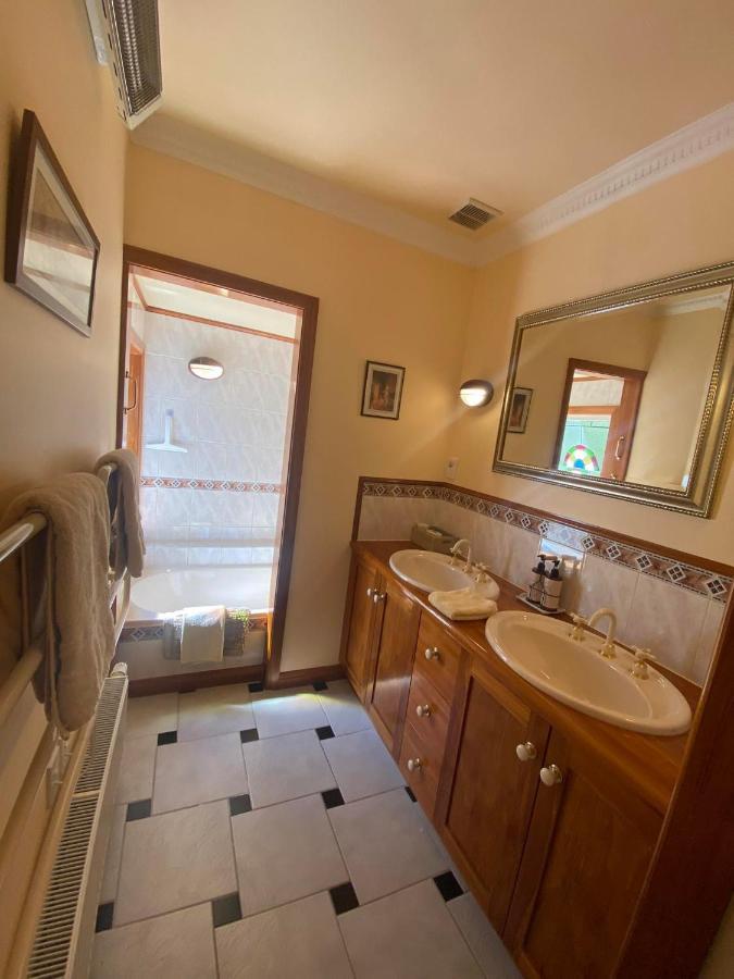 Twin Totara Cottage Upper Hutt Eksteriør bilde